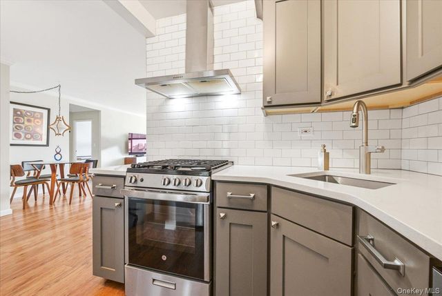7025 Yellowstone Boulevard 8Q, Forest Hills, NY 11375