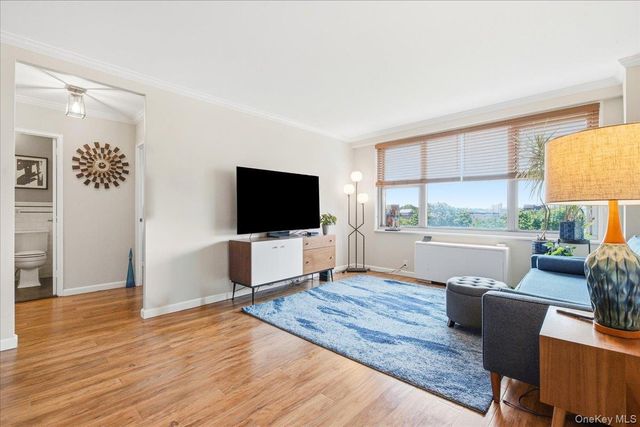 7025 Yellowstone Boulevard 8Q, Forest Hills, NY 11375