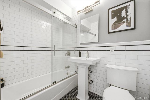 7025 Yellowstone Boulevard 8Q, Forest Hills, NY 11375