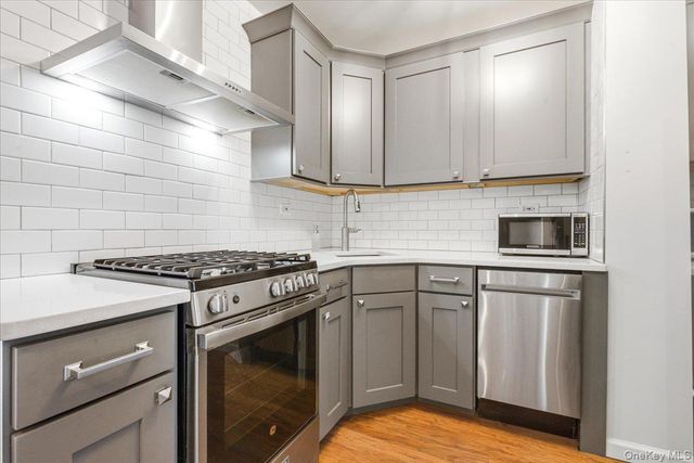 7025 Yellowstone Boulevard 8Q, Forest Hills, NY 11375