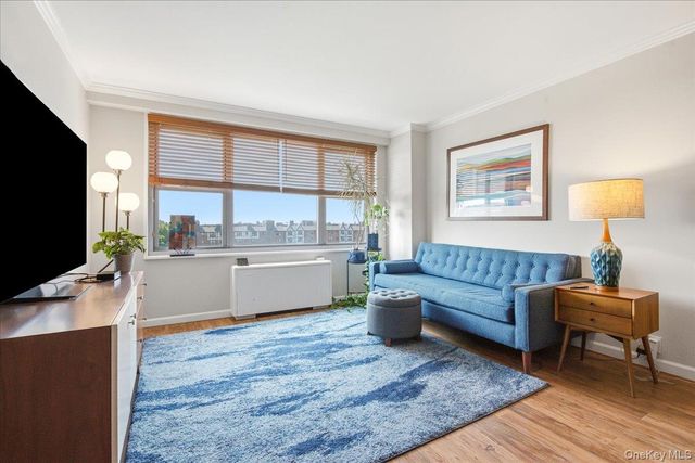 7025 Yellowstone Boulevard 8Q, Forest Hills, NY 11375