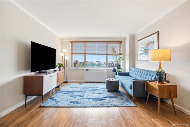 7025 Yellowstone Boulevard 8Q, Forest Hills, NY 11375