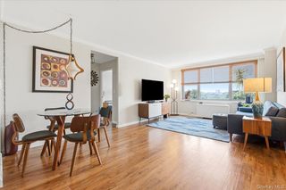 7025 Yellowstone Boulevard 8Q, Forest Hills, NY 11375