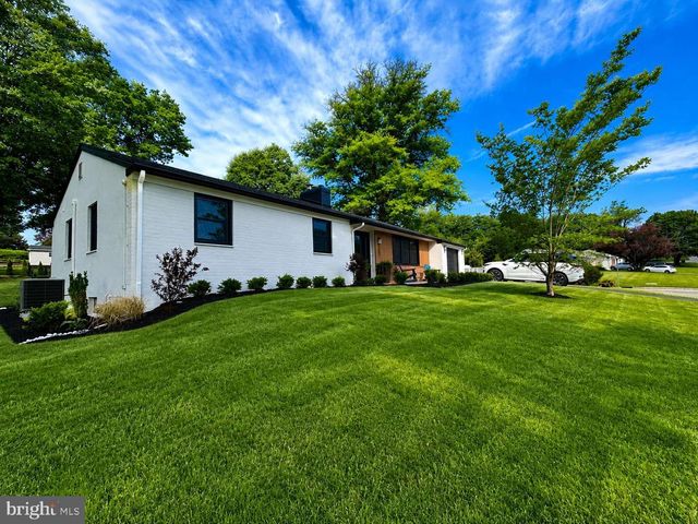 800 FALCON LN, West Chester, PA 19382