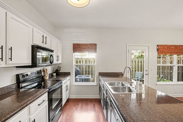 553 Rosedale Ave Apt 128, Nashville, TN 37211