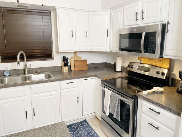 1067 SW 3rd Street, Hallandale Beach, FL 33009