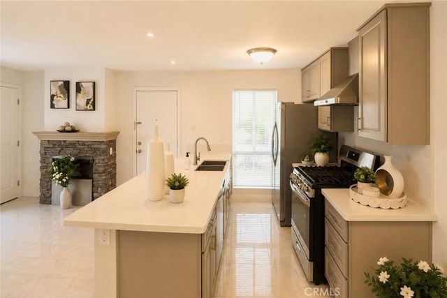 2827 S Fairview Street G, Santa Ana, CA 92704