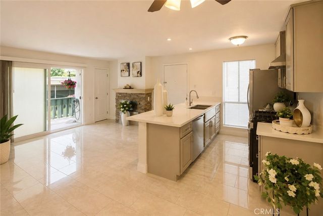 2827 S Fairview Street G, Santa Ana, CA 92704