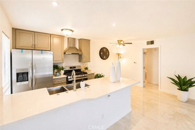 2827 S Fairview Street G, Santa Ana, CA 92704