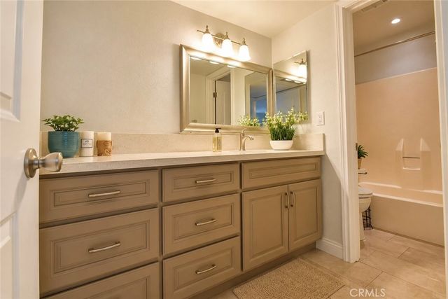 2827 S Fairview Street G, Santa Ana, CA 92704
