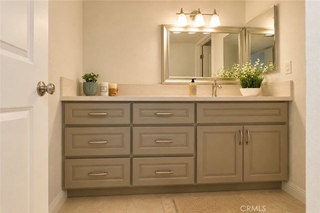 2827 S Fairview Street G, Santa Ana, CA 92704