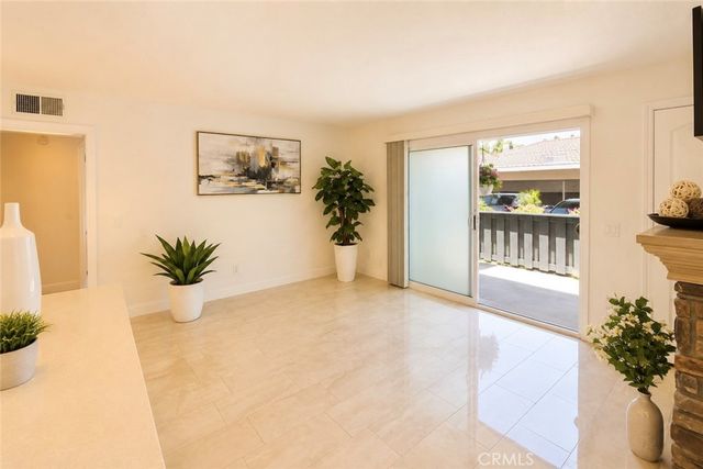 2827 S Fairview Street G, Santa Ana, CA 92704