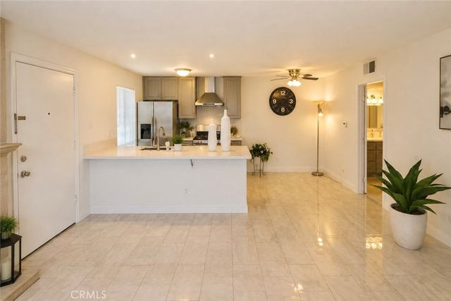 2827 S Fairview Street G, Santa Ana, CA 92704