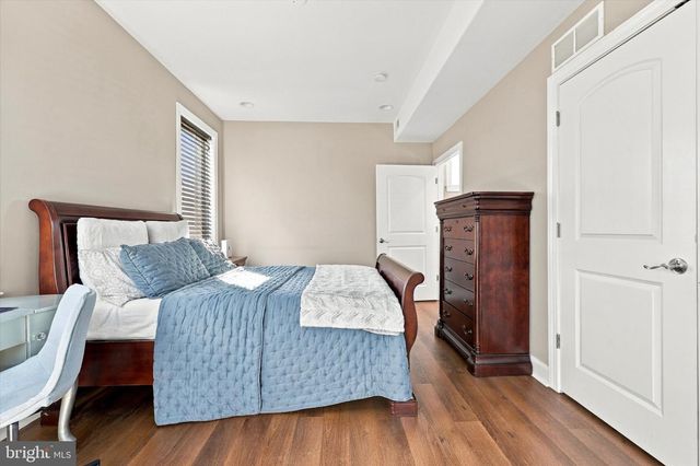 450 ROXBOROUGH AVE, Philadelphia, PA 19128
