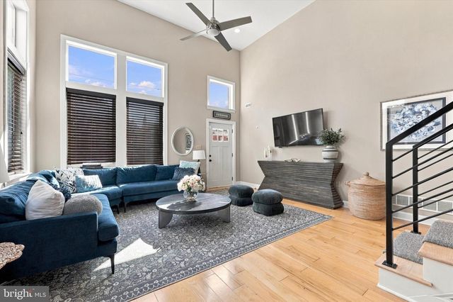 450 ROXBOROUGH AVE, Philadelphia, PA 19128