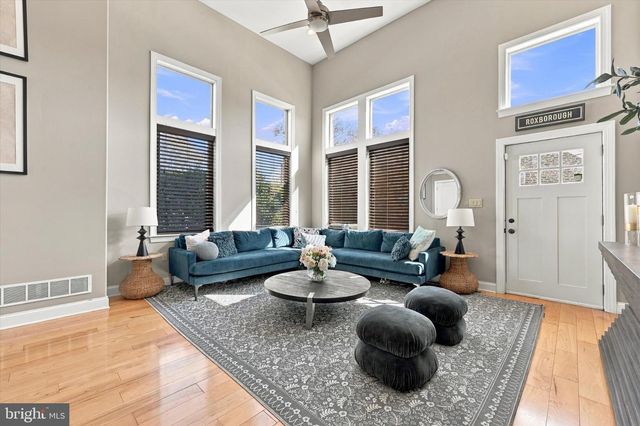 450 ROXBOROUGH AVE, Philadelphia, PA 19128