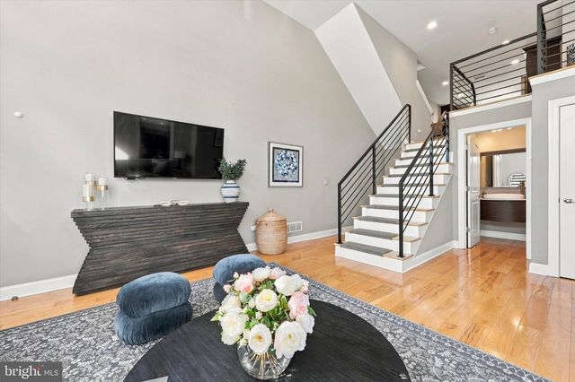 450 ROXBOROUGH AVE, Philadelphia, PA 19128