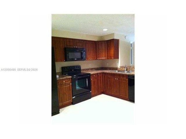 1621 Barcelona Way 6-32, Weston, FL 33327