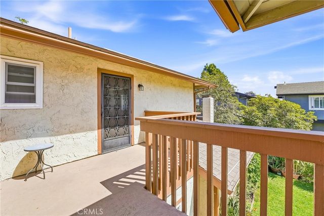 120 Lisa Lane, Costa Mesa, CA 92627