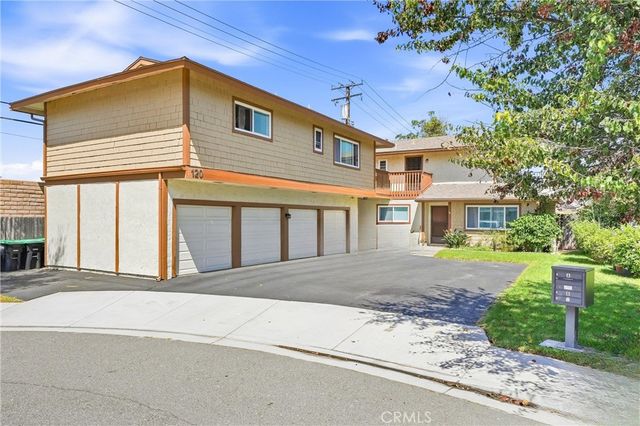 120 Lisa Lane, Costa Mesa, CA 92627