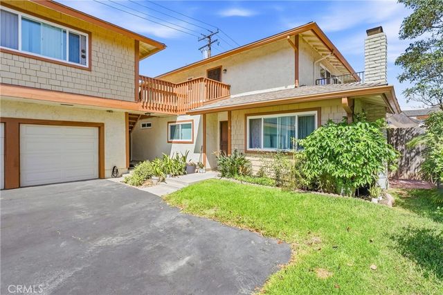 120 Lisa Lane, Costa Mesa, CA 92627