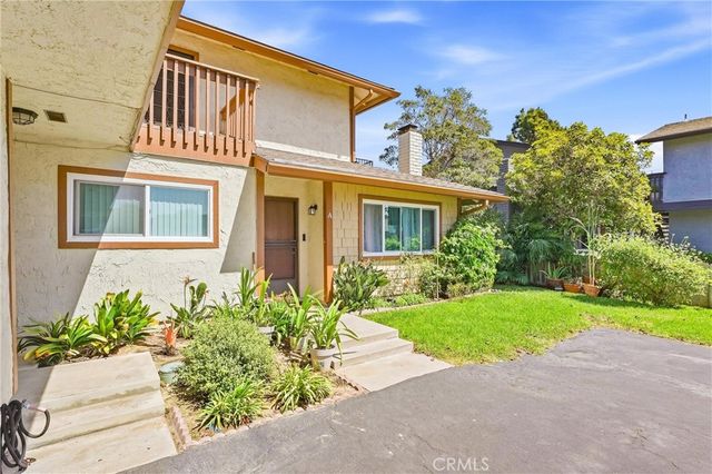 120 Lisa Lane, Costa Mesa, CA 92627