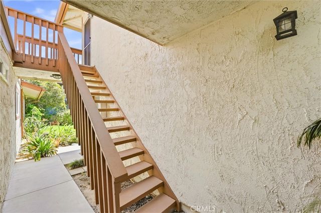 120 Lisa Lane, Costa Mesa, CA 92627