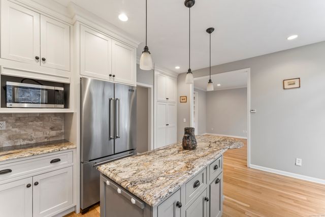 4 Woods Way, Redding, CT 06896