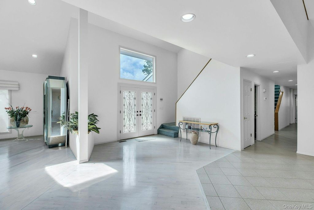 4 Laurelwood Court, Dix Hills, NY 11746 — photo 4
