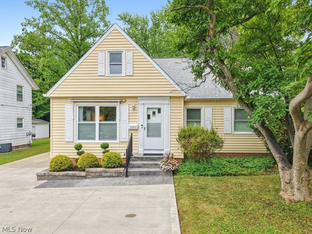 1691 S Green Road, South Euclid, OH 44121