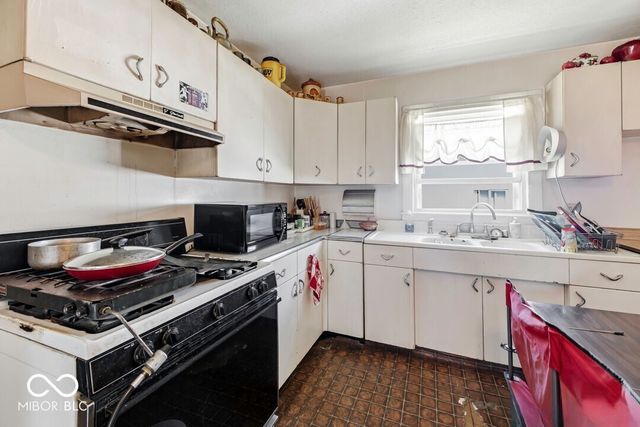 3305 S Lyons Avenue, Indianapolis, IN 46221