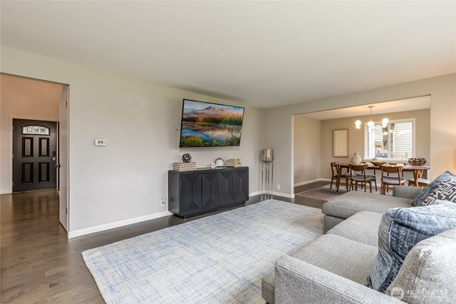 3215 Scenic Drive, Auburn, WA 98092