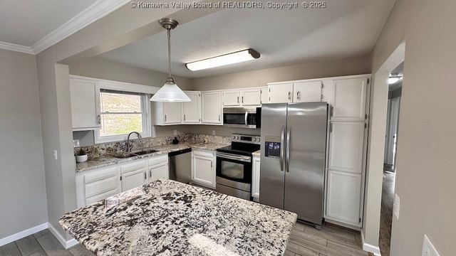 106 Azalea Drive, Elkview, WV 25071