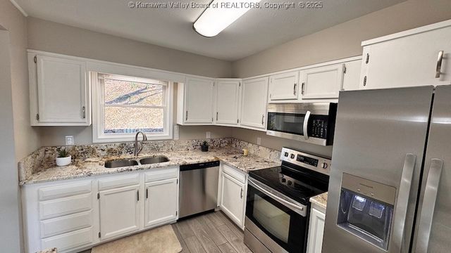 106 Azalea Drive, Elkview, WV 25071