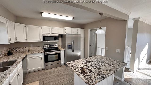 106 Azalea Drive, Elkview, WV 25071