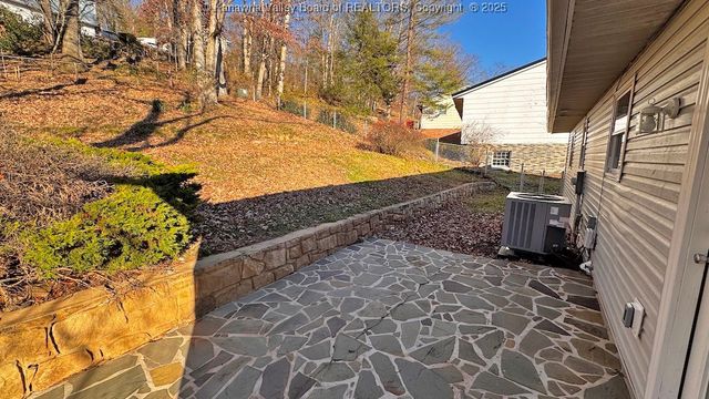 106 Azalea Drive, Elkview, WV 25071