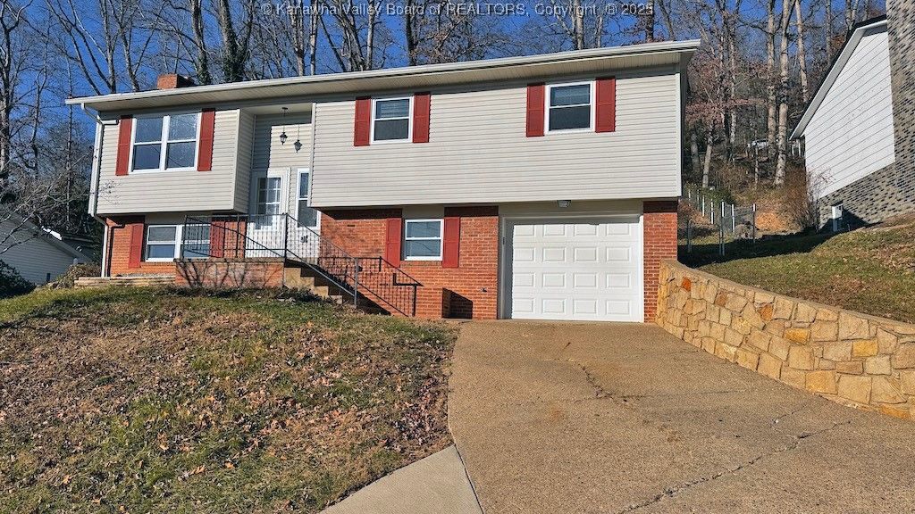 106 Azalea Drive, Elkview, WV 25071