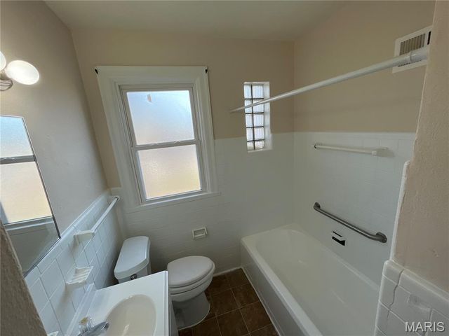 8841 Jennings Station Road, Jennings, MO 63136