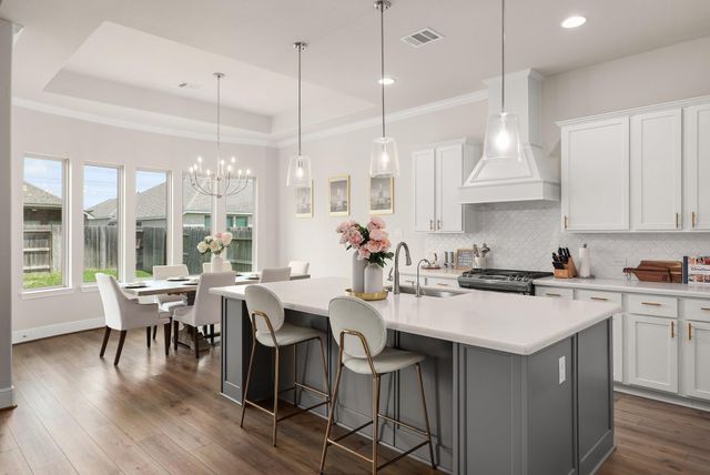2725 Lakeside Shore Drive, League City, TX 77573