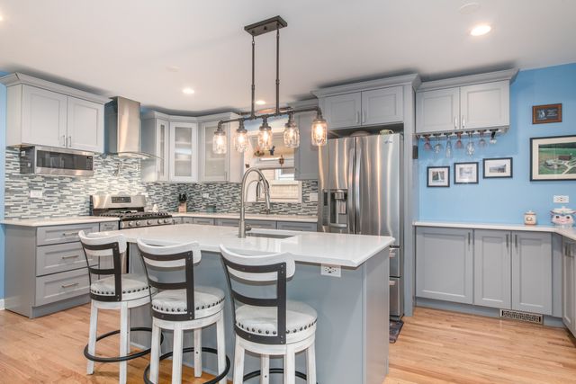 7417 N Oleander Avenue, Chicago, IL 60631