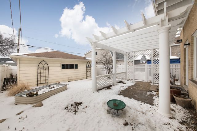 7417 N Oleander Avenue, Chicago, IL 60631