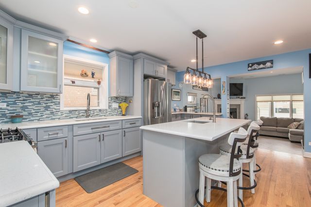 7417 N Oleander Avenue, Chicago, IL 60631