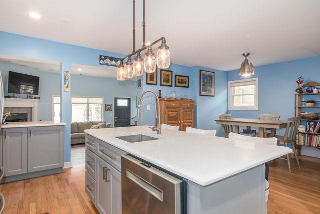 7417 N Oleander Avenue, Chicago, IL 60631