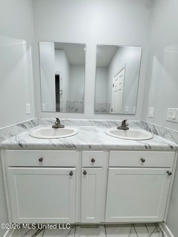 8780 E Thunderbird Drive, Hernando, MS 38632