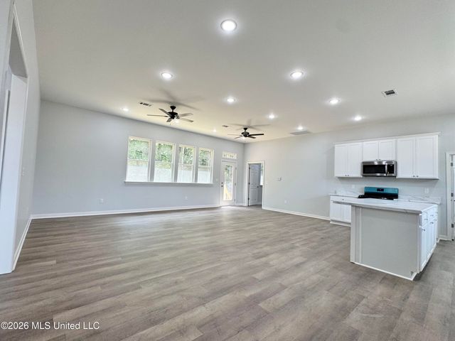 8780 E Thunderbird Drive, Hernando, MS 38632