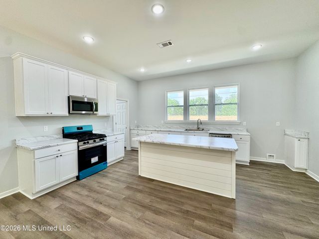 8780 E Thunderbird Drive, Hernando, MS 38632
