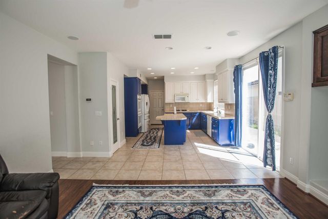 2612 Marsh Wren Way, Elk Grove, CA 95757