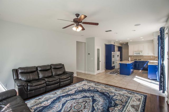 2612 Marsh Wren Way, Elk Grove, CA 95757