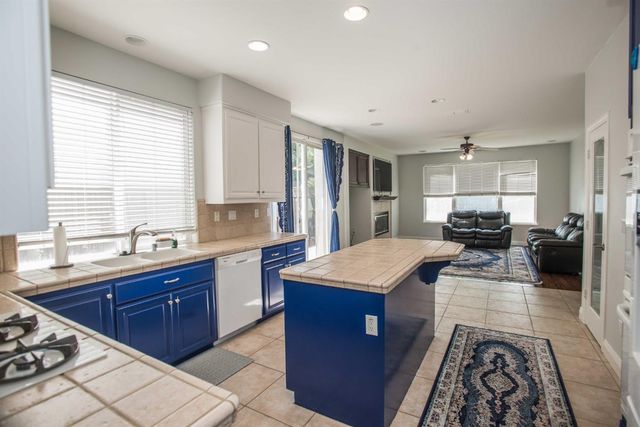 2612 Marsh Wren Way, Elk Grove, CA 95757