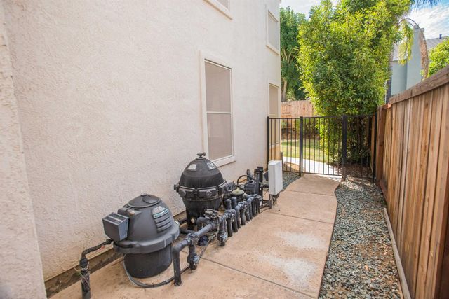 2612 Marsh Wren Way, Elk Grove, CA 95757